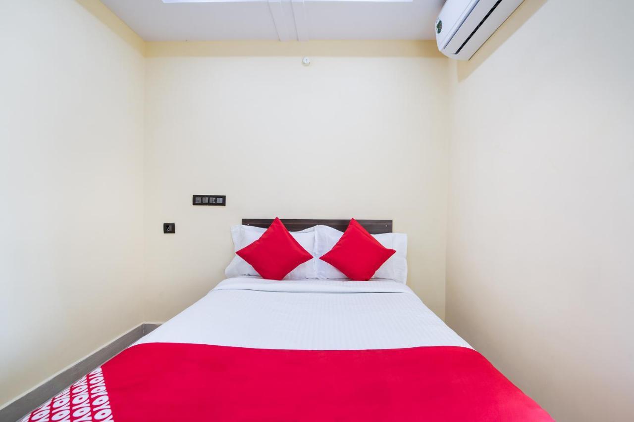 Oyo Mohan Residency Hotell Kurmannapalem Exteriör bild
