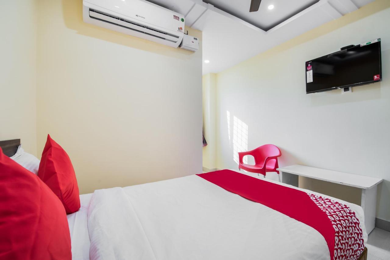 Oyo Mohan Residency Hotell Kurmannapalem Exteriör bild