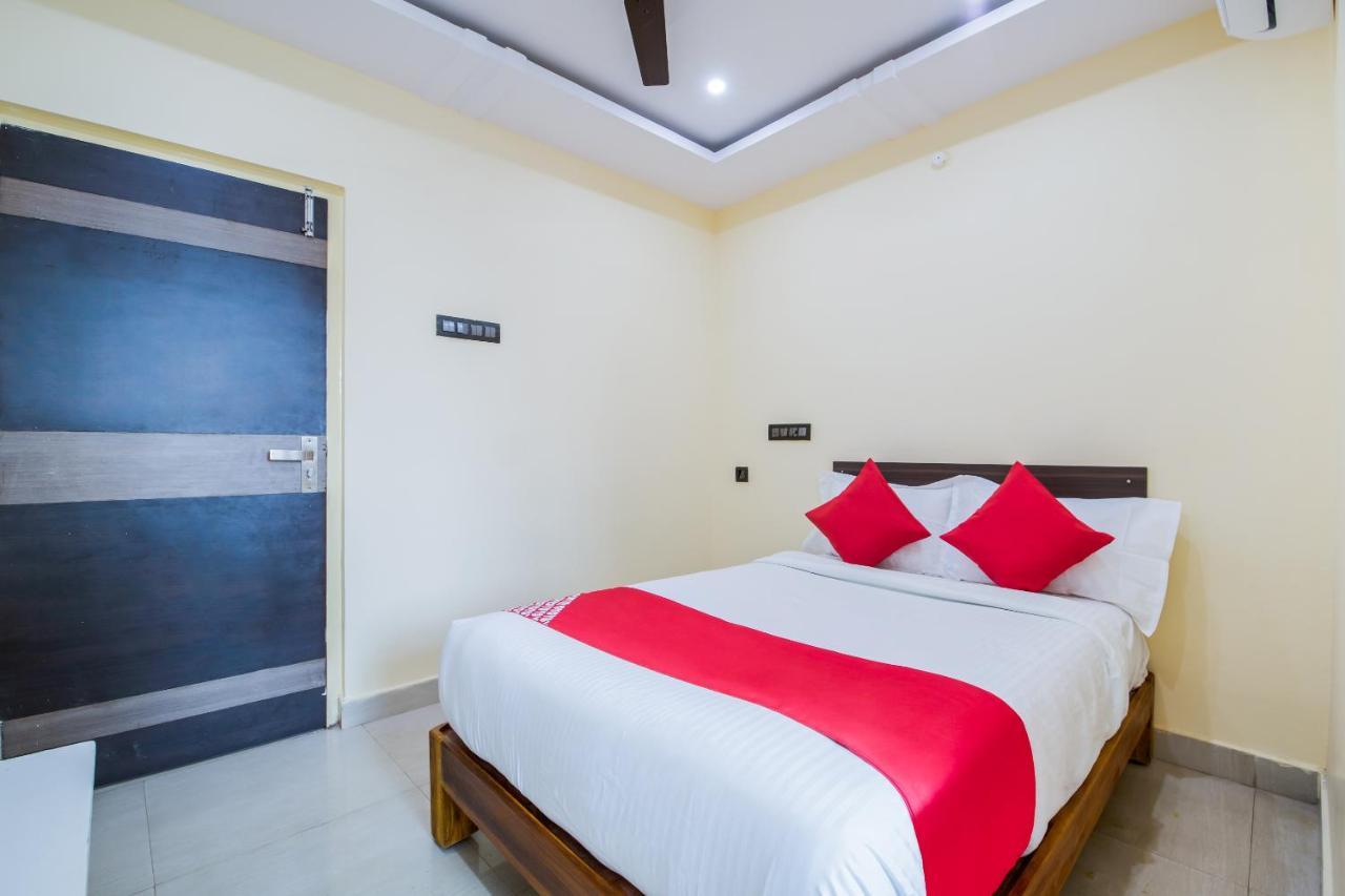 Oyo Mohan Residency Hotell Kurmannapalem Exteriör bild